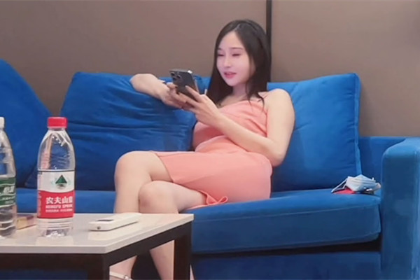 约操御姐范大长腿美女外围